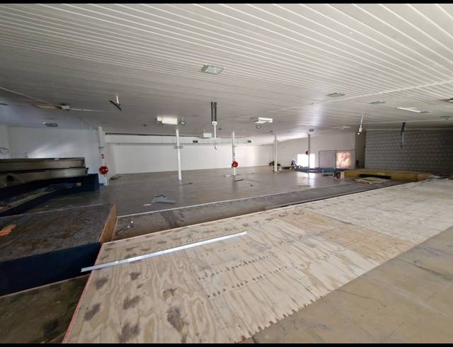 999M² WAREHOUSE TO LET IN KRAMERVILLE